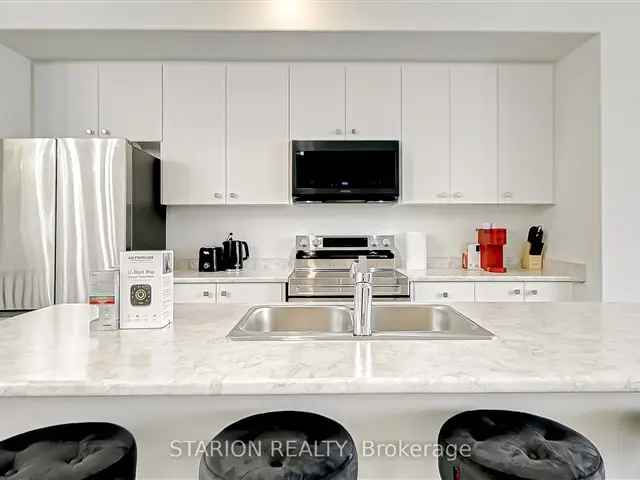 Fully Furnished Caledonia Townhome - Modern, 3 2.5 Baths