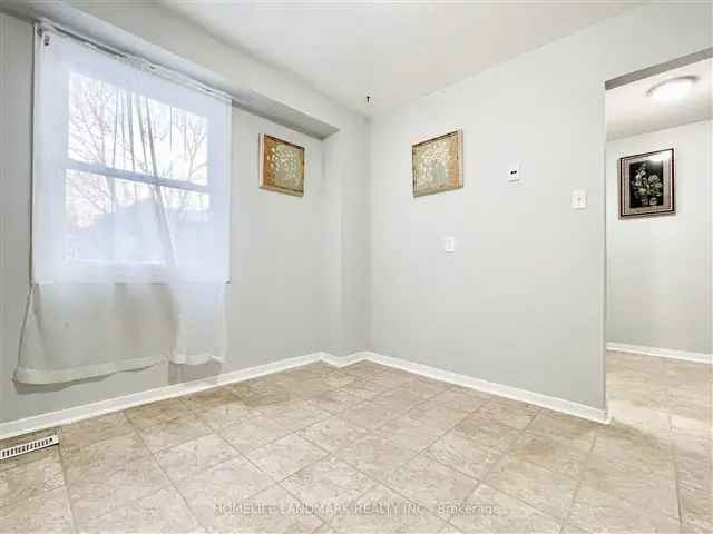 Aurora End Unit Home:  Quiet Cul-de-sac, Large Backyard, Updated Interior