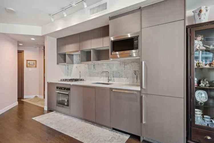 Yaletown Luxury Condo 1 Bedroom Plus Den