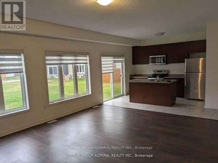 Wasaga Beach Detached Home 4 Bedroom 2 Bath Modern Kitchen