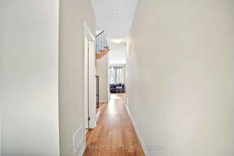 Buy Townhouse in a Ravine Lot with Walkout Basement Near Parks