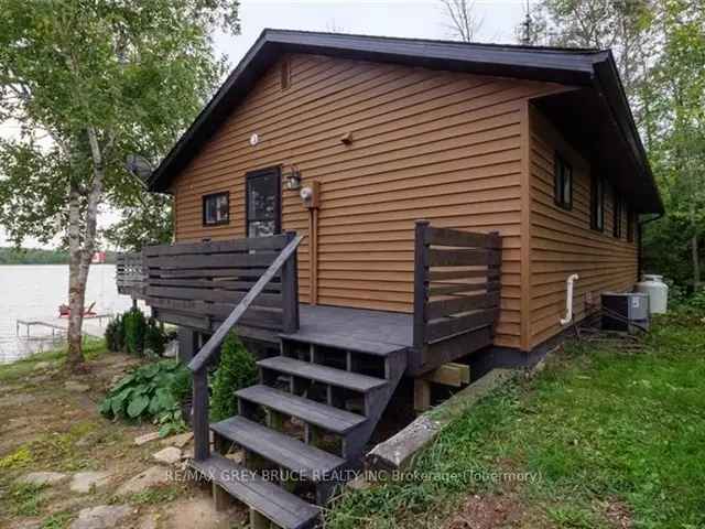 Waterfront Cottage on Miller Lake - Newly Renovated