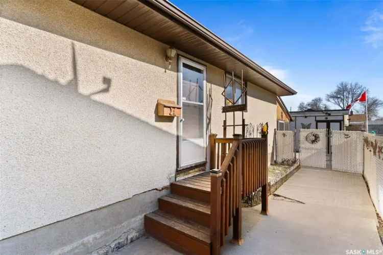 Regina East End Family Home 3 Beds 1 Bath