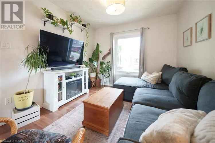 Charming 3-Bedroom Home in Hamilton's Stipley Neighbourhood
