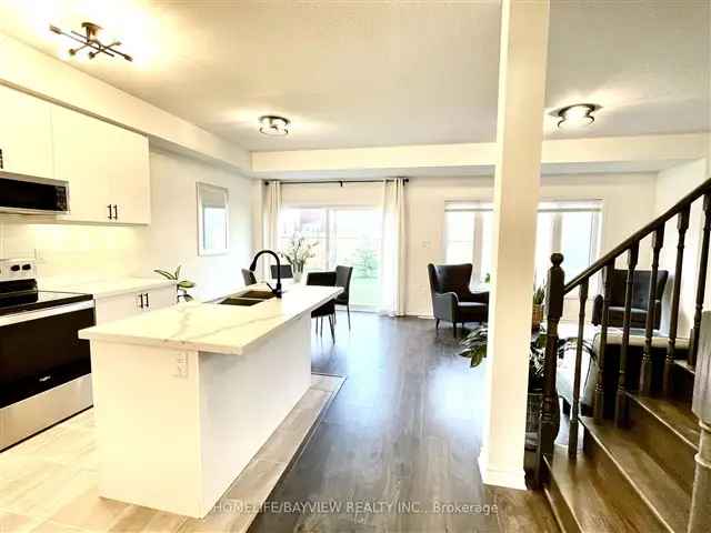 Stunning 4-Bed 3-Bath Home in Georgina Sands