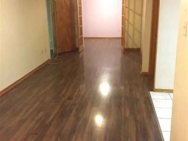 Spacious 2 Bedroom Basement Apartment Near Square One Mississauga