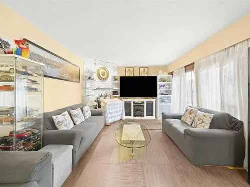 3 Bed 2 Bath Home in Central Vancouver  1000+ Sq Ft