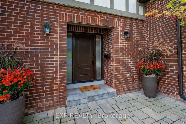 House For Sale in Oakville, Ontario