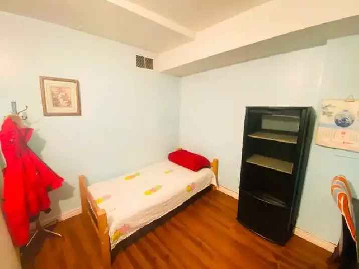 Nice bedroom For Rental Near Downtown Toronto