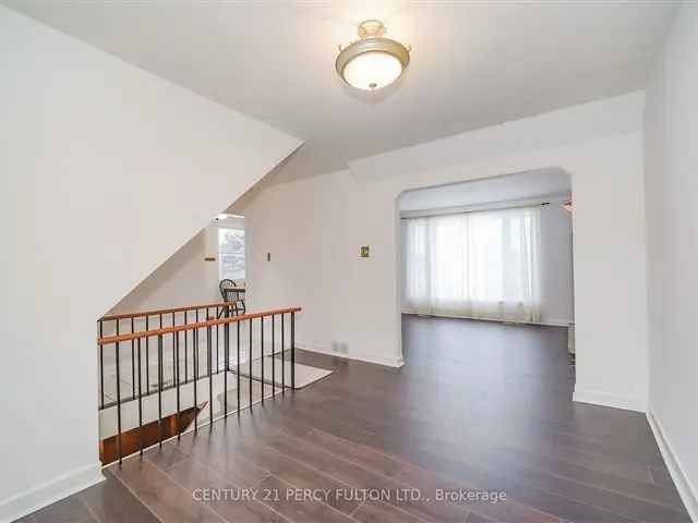 2+1 Bedroom Detached Home in Bendale