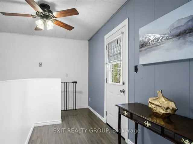 Charming 2+1 Bedroom Starter Home in Northbrook