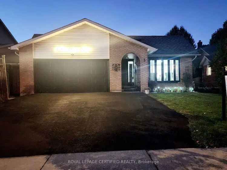 House For Sale in 3, Blackthorn Lane, Brampton, Ontario