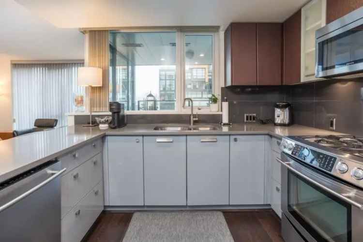 3 Bedroom Condo in Central Richmond with Double Garage