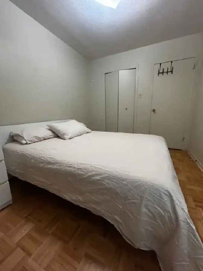 Upper downtown room for short-term rent - Available Dec 1st.