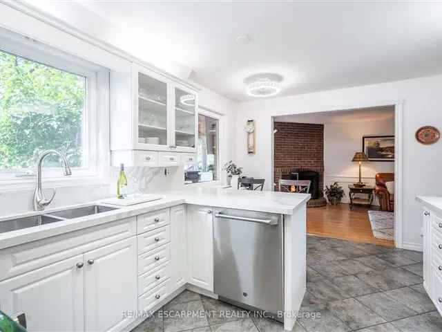 House For Sale in Hamilton, Ontario