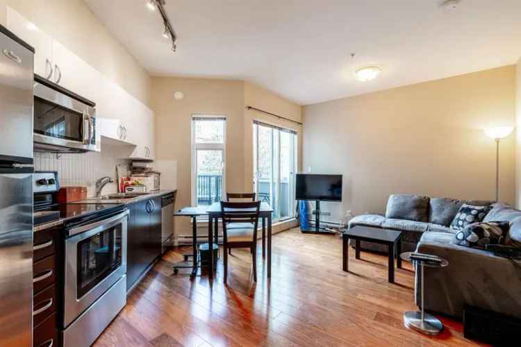 Condo For Sale in Surrey, British Columbia