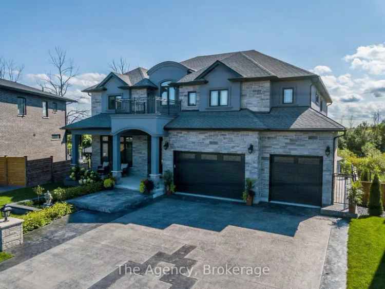 Luxury Estate Home in Welland