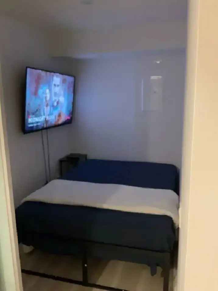 den for rent downtown Toronto luxury amenities