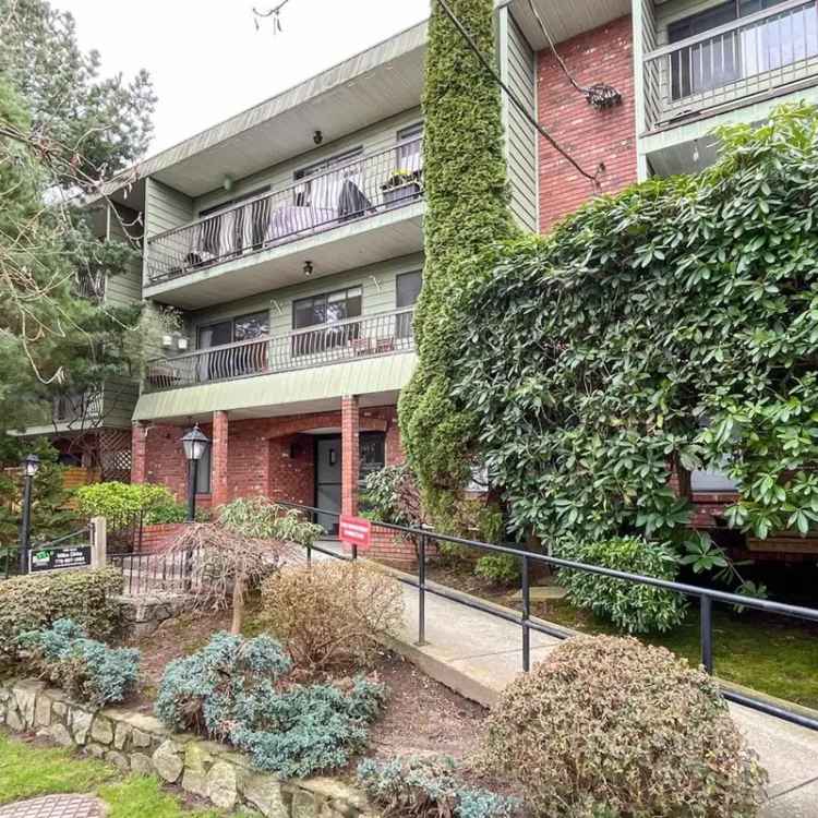 Buy Apartment in Kitsilano with In-suite Laundry and Quick Possession