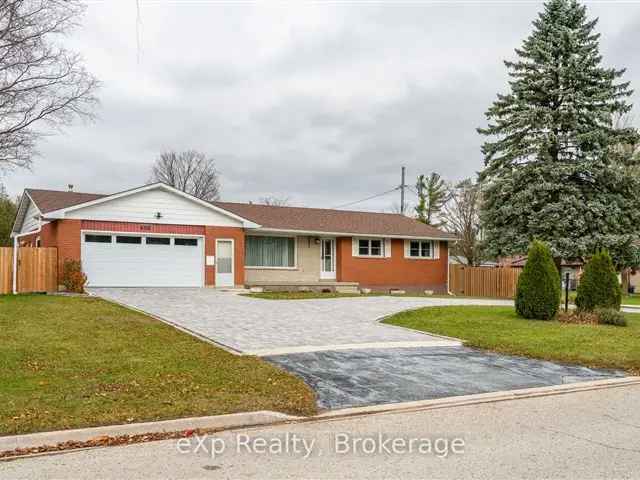 Spacious Family Bungalow 3200 sq ft 3 Bed Renovated Rec Room