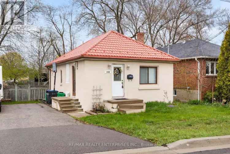 Charming Detached Home in Lakeview Mississauga 13 Beds 15 Baths