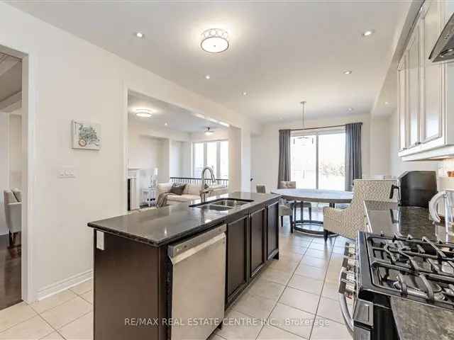 Townhouse For Sale in Oakville, Ontario