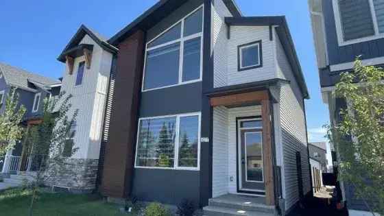 3 Bedroom 2.5 Bath Upper Suite in Edmonton