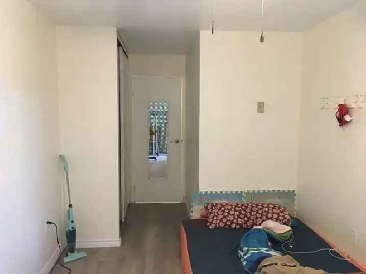 Shared room for rent, only female students