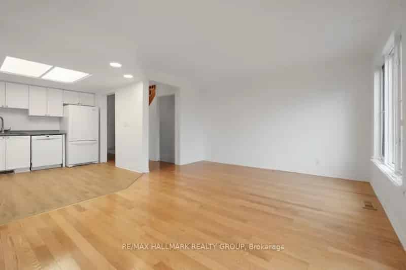 97 Forestglade Cres Family Home Open Concept Updated Kitchen