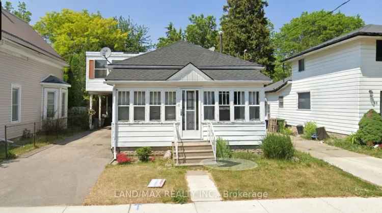 House For Sale in St. Thomas, Ontario