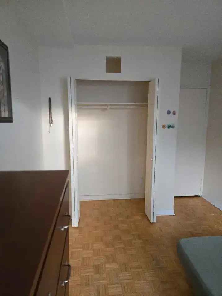 (FOR DEC 1) Room for rent near Ottawa University! WOMEN ONLY