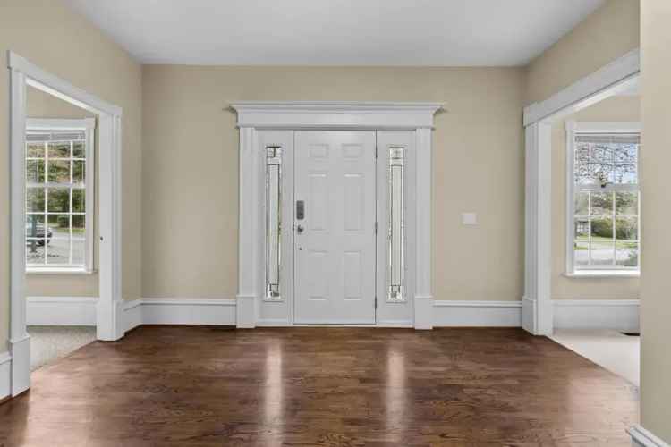 4 Bedroom Colonial Home in Amble Greene South Surrey White Rock