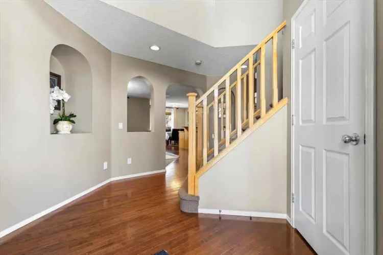 4 Bedroom Family Home in Tuscany with Double Garage and Finished Basement