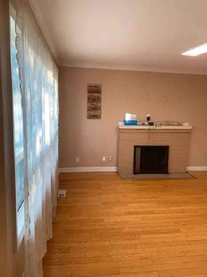 Scarborough Main Floor Room for Rent Available Now