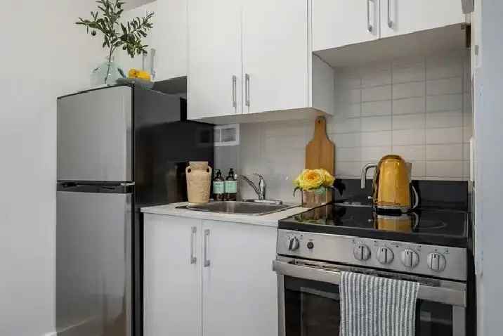 350 Mayfield Apartments for Rent in Vanier