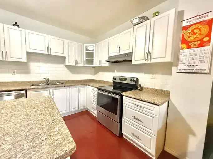 Spacious 4-Bedroom Upper Unit for Rent in Hamilton - Pet Friendly