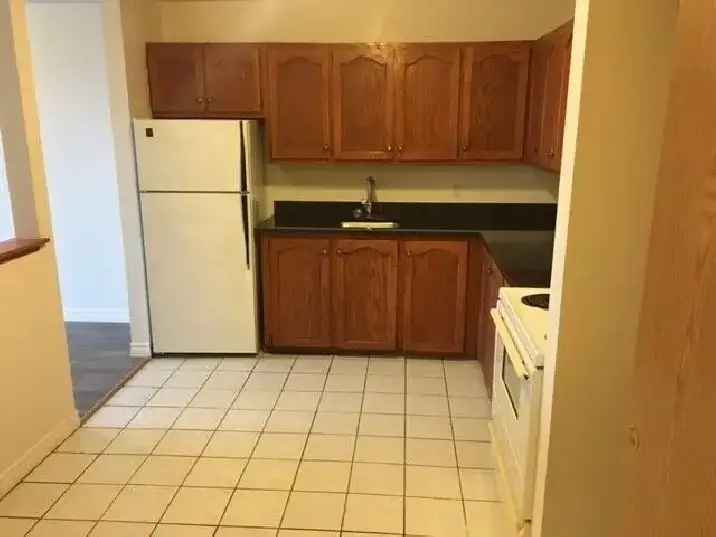 November 1 Young Street Large 2 Bedroom Apartment Heat Hot Water