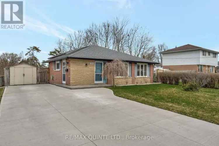 3 1 Bed 2 Bath Brick Back Split Home Backing Onto Green Space