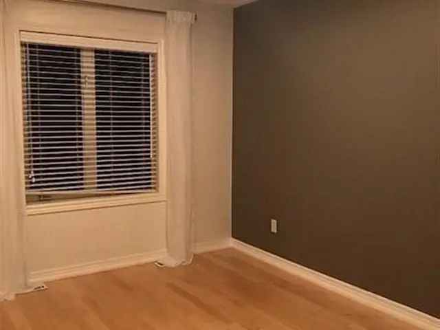 Townhouse For Rent in Hamilton, Ontario