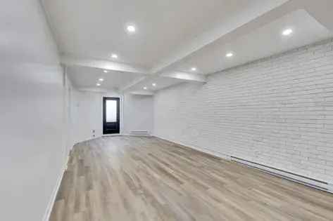 2 rooms apartment of 198 m² in Montreal