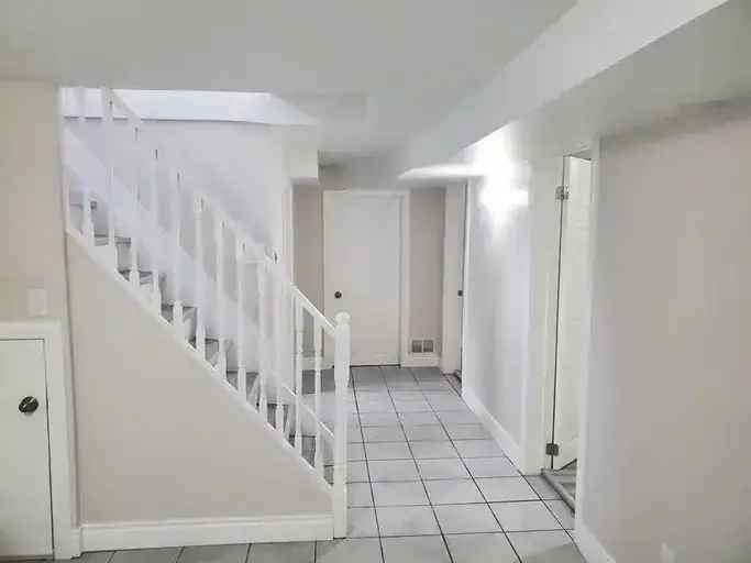 2 Bed 2 Bath Apartment in Cambridge with Parking and Utilities Included