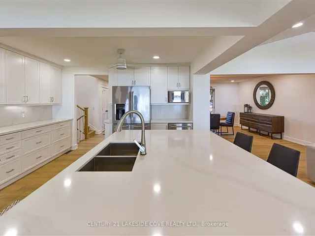 Lake Simcoe Luxury Home: 6 Beds, 4 Baths, Gourmet Kitchen