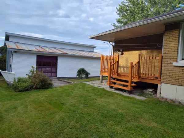 Danville QC Family Home 3 Beds 3 Baths Large Garage