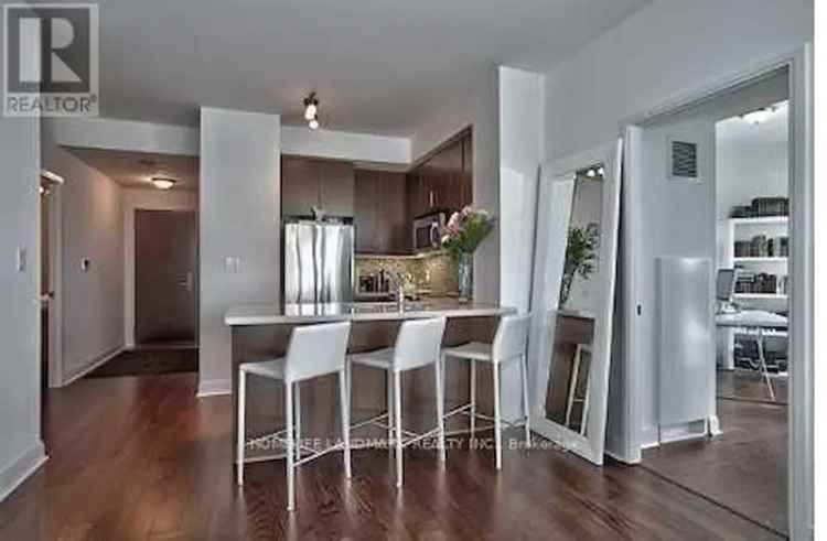 2-Bed 2-Bath Suite with Stunning City & Lake Views