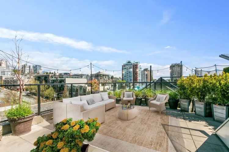 Lower Lonsdale Penthouse Condo 2 Beds + Den Rooftop Patio