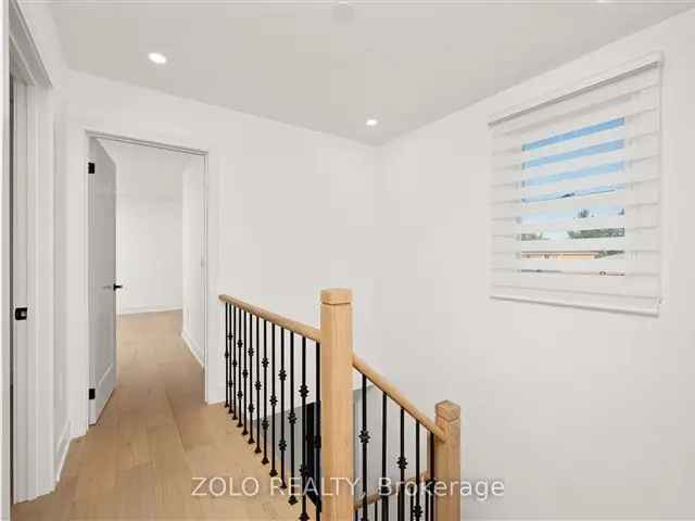 House For Sale in Newmarket, Ontario