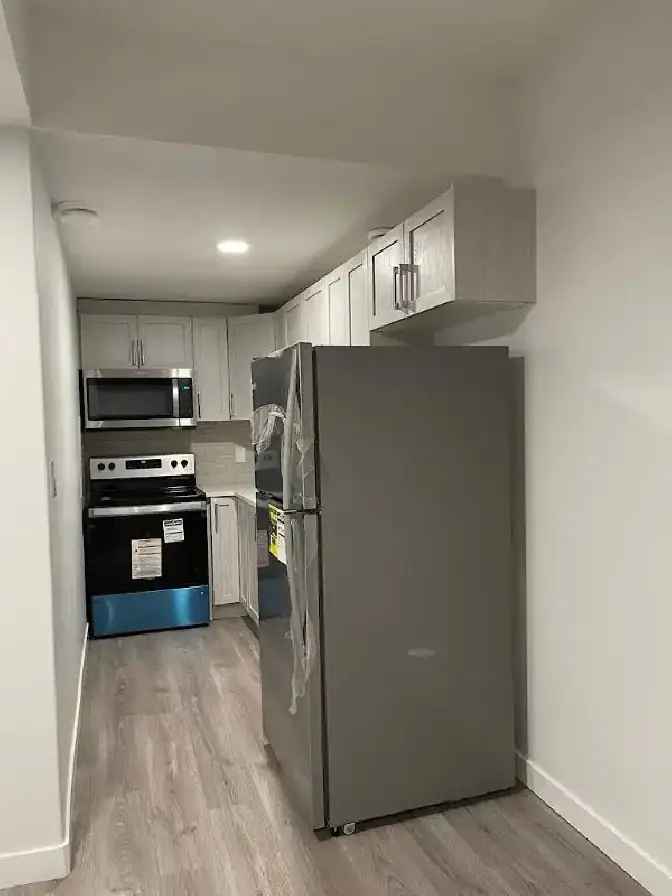 Rent Spacious Basement Townhouse in Edmonton with Modern Amenities