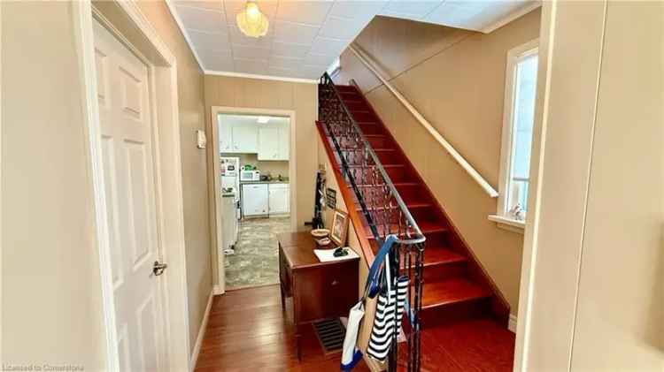 Simcoe 1.5 Storey Home 3 Bedrooms 2 Baths Updated