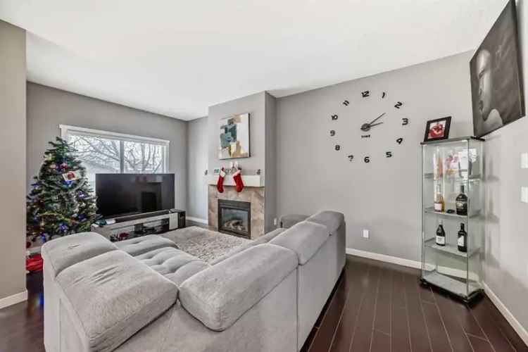 House For Sale in Calgary, Alberta