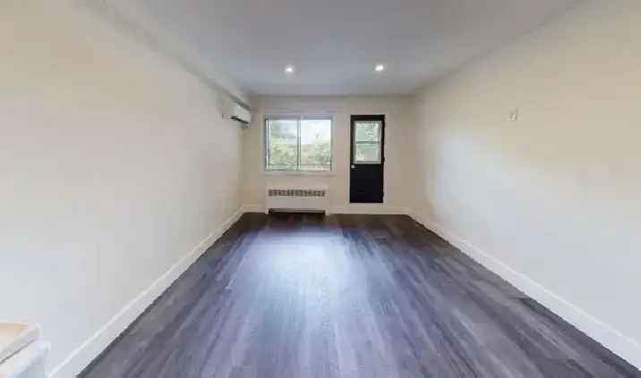 Bright and spacious Studio in CDN for $1295/month next to Plamon